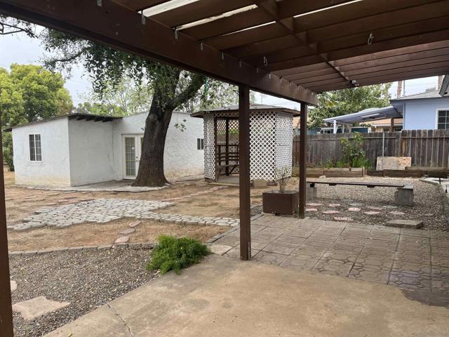 228 E 15th, Escondido CA: https://media.crmls.org/mediaz/f0b59dd2-ad92-4124-bf64-88ba230e1b5f.jpg
