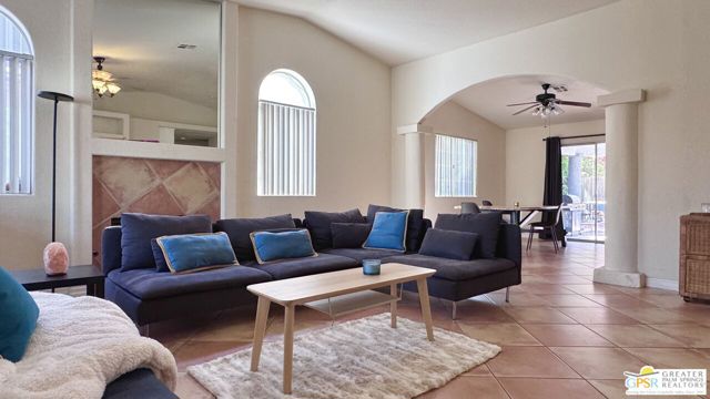 51905 Avenida Rubio, La Quinta CA: https://media.crmls.org/mediaz/f0b648ba-b235-4928-9d48-0693e83c30b5.jpg