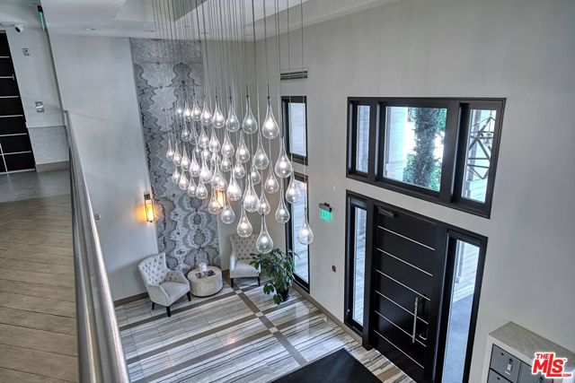 Drew Fenton | 441 S Barrington Avenue Los Angeles CA | MLS: 7091568