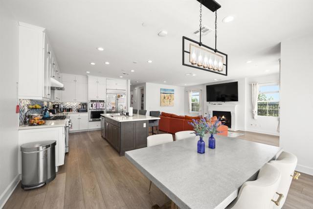 8304 The Grant Place, Bonita CA: https://media.crmls.org/mediaz/f0b69253-6ca4-4154-969e-545ff856b1ab.jpg