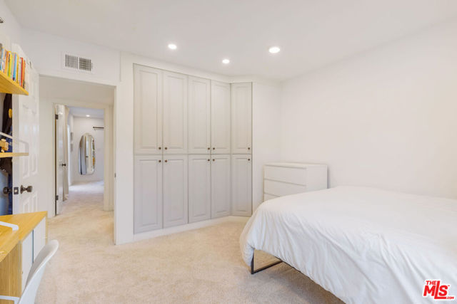 4734 La Villa Marina, Marina del Rey CA: https://media.crmls.org/mediaz/f0b6d50d-c351-447e-814a-7a51560f8bba.jpg