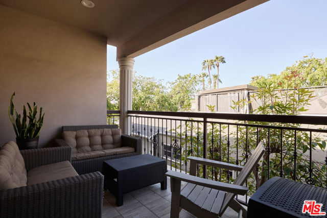 8121 Norton Avenue, West Hollywood CA: https://media.crmls.org/mediaz/f0b71041-dfff-4d08-9c5a-5b3769040ac0.jpg