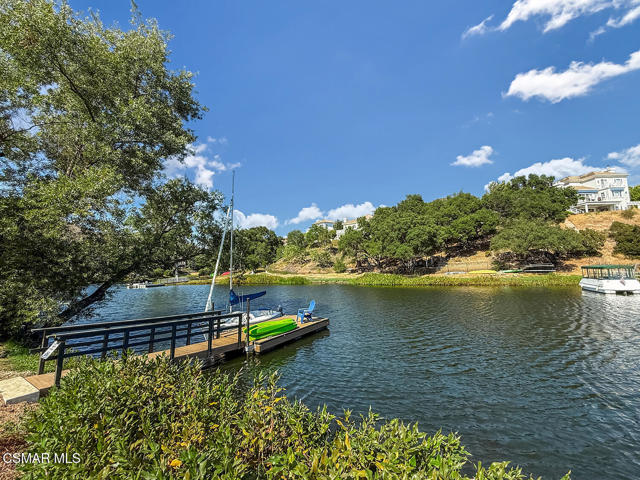 123 Lake Sherwood Drive, Lake Sherwood CA: https://media.crmls.org/mediaz/f0b7b3d8-47e0-4292-a2b6-49948738e71b.jpg