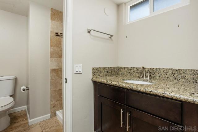 1561 Oak Hill Dr, Escondido CA: https://media.crmls.org/mediaz/f0b84777-ec62-4abb-9848-a5dec84caada.jpg