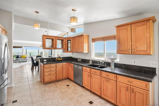 3539 Mount Laurence Dr, San Diego CA: https://media.crmls.org/mediaz/f0b848c0-d2d5-441c-b6da-522c899c7d3f.jpg