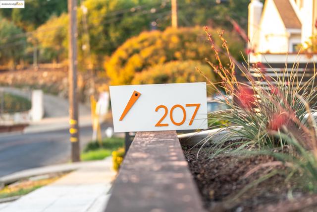 207 Cambridge Ave, Kensington CA: https://media.crmls.org/mediaz/f0b84c00-7e2e-4fdf-bb40-f8105e64d914.jpg