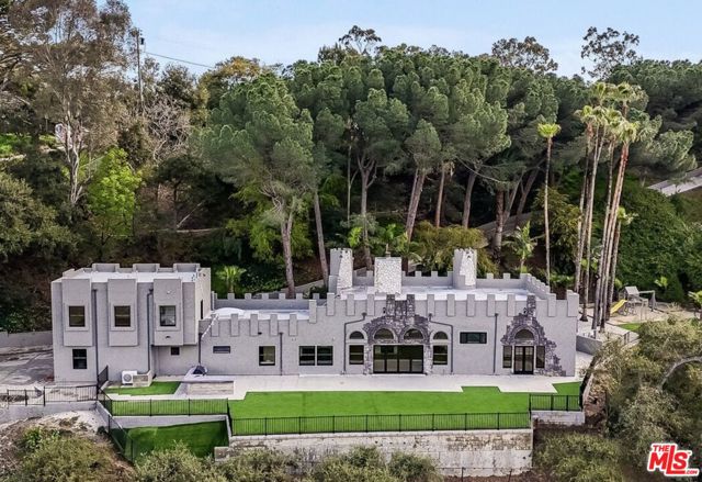 15851 Mulholland Place, Los Angeles CA: https://media.crmls.org/mediaz/f0b98bbd-9b20-45a1-82dd-089a152bdd7b.jpg