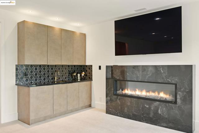 13462 Campus drive, Oakland CA: https://media.crmls.org/mediaz/f0ba4109-a2cf-459b-806d-5053517167bb.jpg