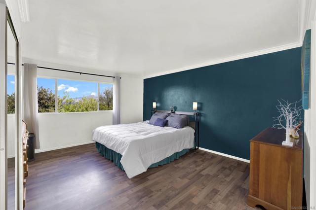 460 Rancho La Mirada Ln, Escondido CA: https://media.crmls.org/mediaz/f0bb2f93-1f07-4866-a710-b9fbbb49c3ac.jpg