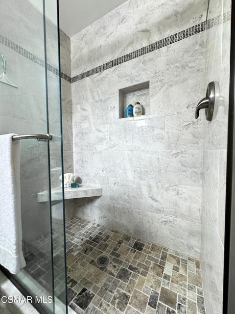 607 Valley Oak Lane, Newbury Park CA: https://media.crmls.org/mediaz/f0bb4ff2-d8e1-42a9-9311-1e78bfe089e0.jpg