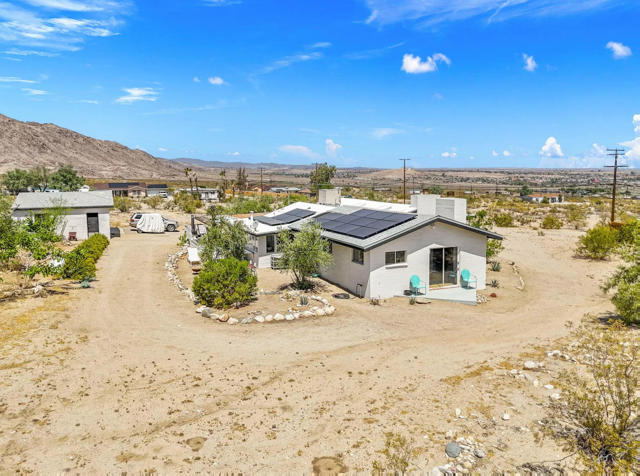 7657 N Star Avenue, 29 Palms CA: https://media.crmls.org/mediaz/f0bb9ced-48d7-4464-bad9-12f79e096d74.jpg
