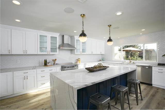 32107 Beachview Lane, Westlake Village CA: https://media.crmls.org/mediaz/f0bba550-fbd4-46d1-8e3a-c158c805a570.jpg