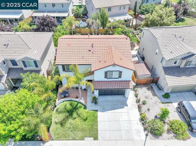369 Myrtle Ln, Oakley CA: https://media.crmls.org/mediaz/f0bbb525-320e-4090-97e1-4d2652711049.jpg