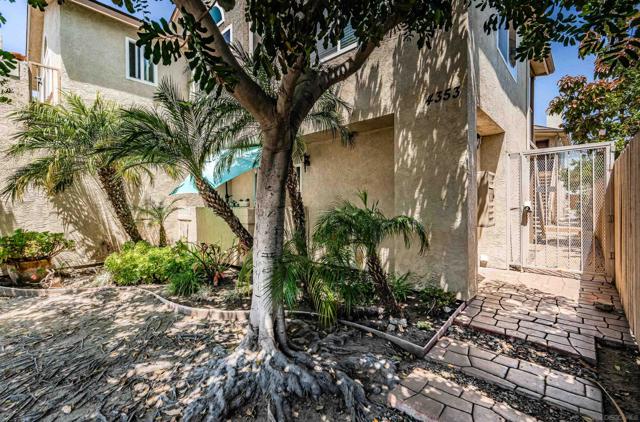 4353 Felton St, San Diego CA: https://media.crmls.org/mediaz/f0bbc936-6b5f-435a-bf10-db97f4903648.jpg