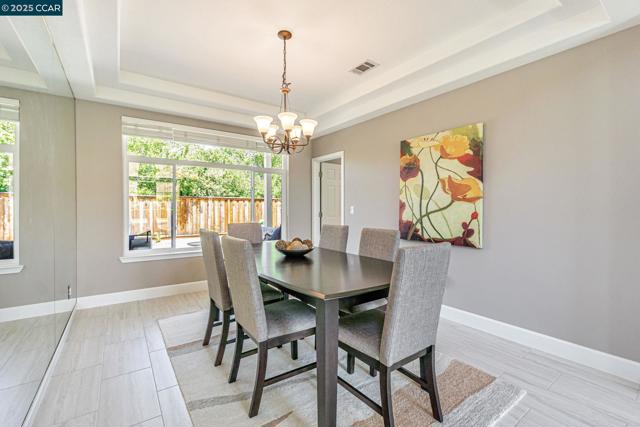 1039 Rolling Woods Way, Concord CA: https://media.crmls.org/mediaz/f0bbcfab-eb75-4c6f-aa14-47338d7cb704.jpg