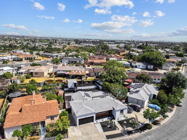 2333 Ridge View Drive, San Diego CA: https://media.crmls.org/mediaz/f0bc58af-52d5-4c81-a61d-ffd36348a606.jpg