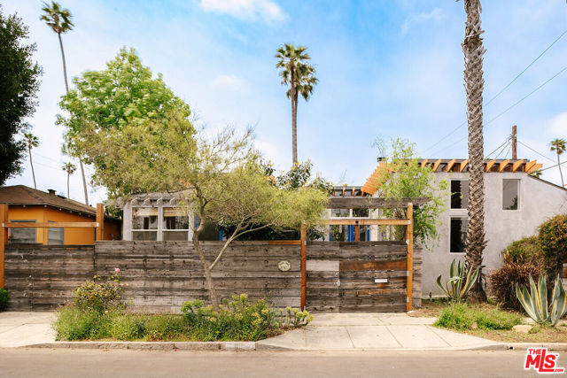 803 Boccaccio, Venice CA: https://media.crmls.org/mediaz/f0bc61f8-a838-416f-b4fa-cd35e9c7de5d.jpg
