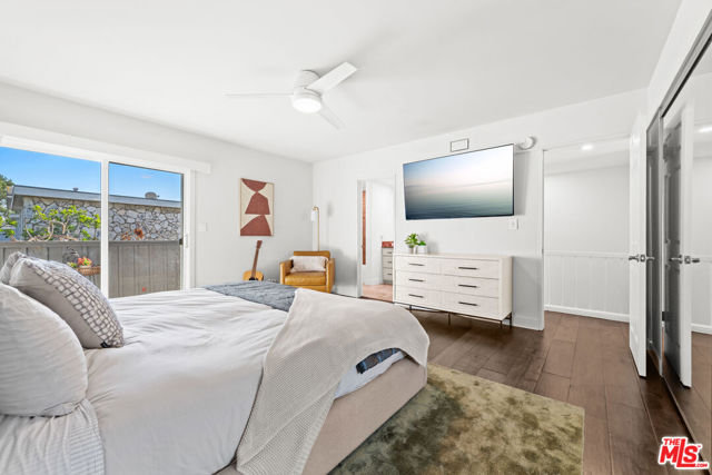 4800 La Villa Marina, Marina del Rey CA: https://media.crmls.org/mediaz/f0bc6308-33bc-48d3-898a-bf238bf001fd.jpg