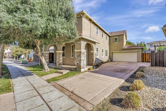 165 W Questa Trail, Tracy CA: https://media.crmls.org/mediaz/f0bc99bd-3ff2-41b6-be0a-00f4e0ae9806.jpg