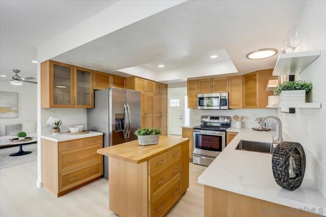 3808 Vista Campana S, Oceanside CA: https://media.crmls.org/mediaz/f0bcd99c-c1f4-4c5c-80a2-1bc4c75f1444.jpg