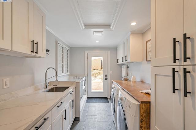6703 Crow Canyon Rd, Castro Valley CA: https://media.crmls.org/mediaz/f0be19dc-55ec-40ff-9715-15f3de8783e6.jpg