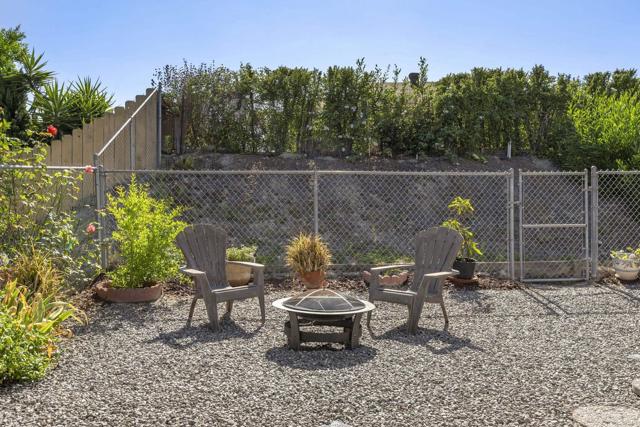 1523 Temple Heights Drive, Oceanside CA: https://media.crmls.org/mediaz/f0be3643-5922-4b39-af70-7d66222436c6.jpg