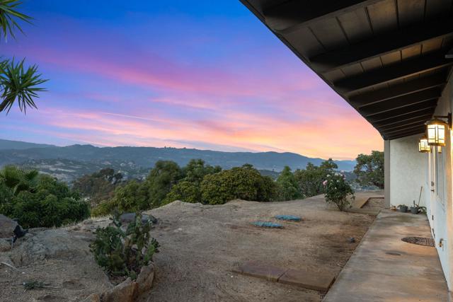 16641 Eagles Crest Rd, Ramona CA: https://media.crmls.org/mediaz/f0bea9c5-adf6-4b31-a7fa-9a2490a9662a.jpg