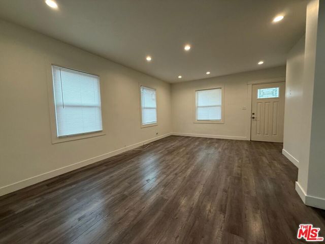 6520 Valmont Street, Tujunga CA: https://media.crmls.org/mediaz/f0bf0d0a-9c9a-4f34-8cbb-27083ebf6dcc.jpg