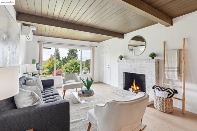 22882 Upland Way, Hayward CA: https://media.crmls.org/mediaz/f0bf75d5-b5cd-4a00-8ed7-d9d887e6be9d.jpg