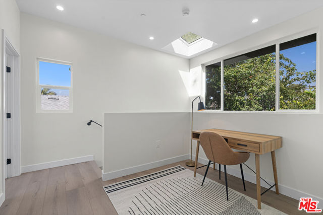 705 6th Avenue, Venice CA: https://media.crmls.org/mediaz/f0bf797c-2a28-4f61-bce0-695bf32f14a4.jpg