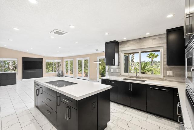 6518 Monte Fuego, Rancho Santa Fe CA: https://media.crmls.org/mediaz/f0bfa88d-69ae-4413-8089-5f3bf061b0f0.jpg