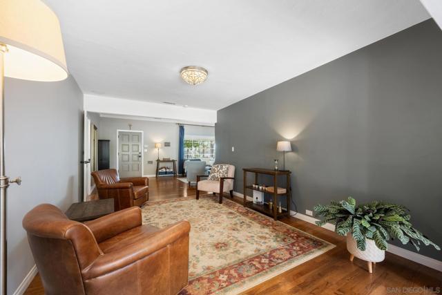 3733 La Cresta Dr, San Diego CA: https://media.crmls.org/mediaz/f0bfe5a6-1d76-47ef-a450-3e17a85421eb.jpg
