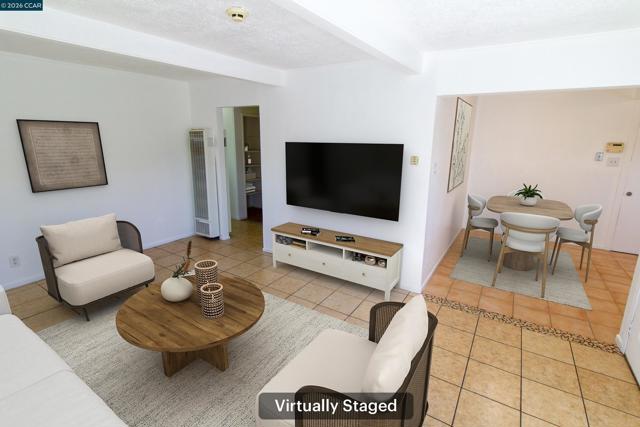 2929 Alta Mira Dr, Richmond CA: https://media.crmls.org/mediaz/f0c1619b-6f6b-4974-a864-1f7291b46fa1.jpg