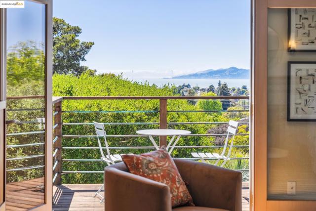 917 Avis Dr, El Cerrito CA: https://media.crmls.org/mediaz/f0c1d999-322f-4135-beb4-8fe7b35edf3d.jpg