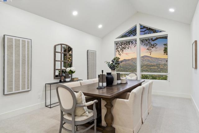 361 Castle Crest Rd, Alamo CA: https://media.crmls.org/mediaz/f0c2cd39-0959-4585-80e8-bea0faada9c8.jpg