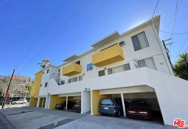 561 N Sweetzer Avenue, West Hollywood CA: https://media.crmls.org/mediaz/f0c2e6d9-8f11-4782-be43-3073ee0e4d2a.jpg