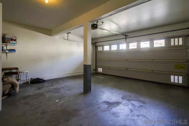 4175 Porte de Merano, San Diego CA: https://media.crmls.org/mediaz/f0c2ff08-444f-4162-9d53-5288b80dced7.jpg