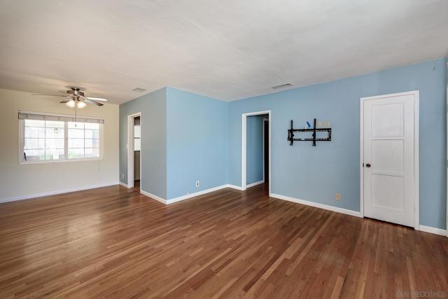 3551 Trophy Dr, La Mesa CA: https://media.crmls.org/mediaz/f0c4124f-91dd-45b2-a88f-cb514cb255e9.jpg