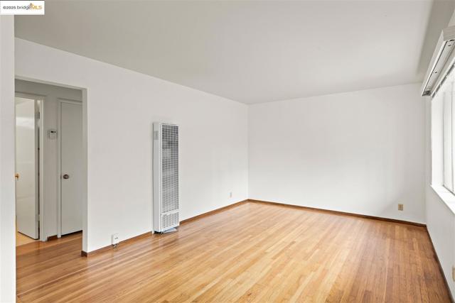 3802 Shafter Ave, Oakland CA: https://media.crmls.org/mediaz/f0c42e6f-2b9c-4d6a-8087-af35663eebb8.jpg