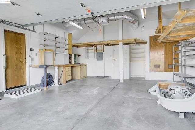 33 Binnacle Hl, Oakland CA: https://media.crmls.org/mediaz/f0c44202-c318-4f9b-ab1a-91106dc967eb.jpg