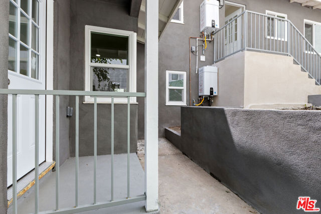 7127 Ramsgate Avenue, Los Angeles CA: https://media.crmls.org/mediaz/f0c45df7-2567-44fa-ae88-3c4a520eee85.jpg