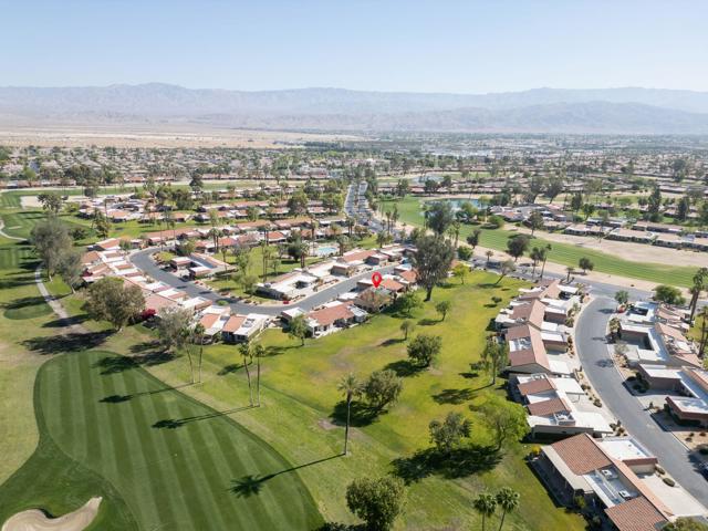 40553 Pebble Beach Circle, Palm Desert CA: https://media.crmls.org/mediaz/f0c47991-d4af-4eb7-93f5-d9f923f2e7e0.jpg