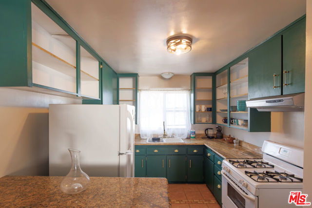 4505 Santa Rosalia Drive, Los Angeles CA: https://media.crmls.org/mediaz/f0c499ab-a2d4-41dc-8525-413b1ff768d6.jpg