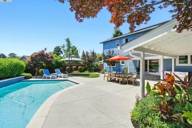 9658 Broadmoor Dr, San Ramon CA: https://media.crmls.org/mediaz/f0c4a015-683e-46f2-b4c5-a194a0d94613.jpg