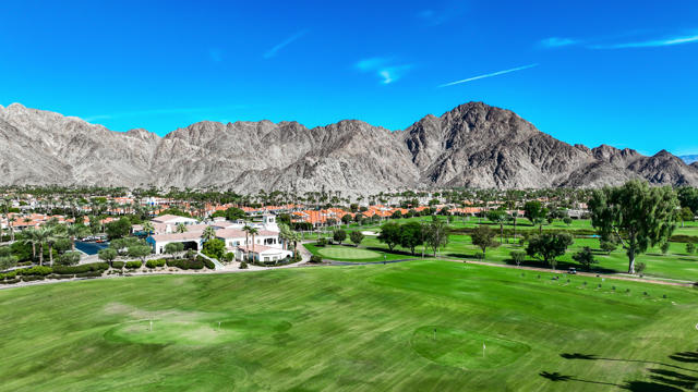 49845 Lago Drive, La Quinta CA: https://media.crmls.org/mediaz/f0c5782e-5f89-44cc-b433-29d89fa94eb1.jpg