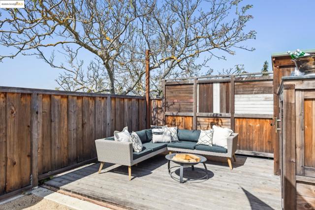 1015 Warfield Ave, Oakland CA: https://media.crmls.org/mediaz/f0c5eb3b-2932-4bd2-8bba-5235ad2be702.jpg