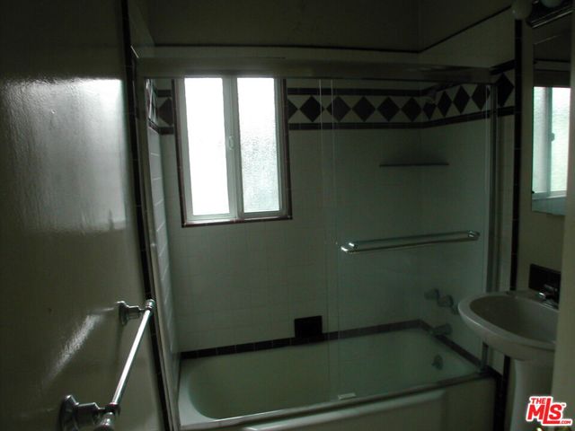 1444 Yale Street, Santa Monica CA: https://media.crmls.org/mediaz/f0c62ece-00b9-4292-b043-e70c1b46e4f0.jpg