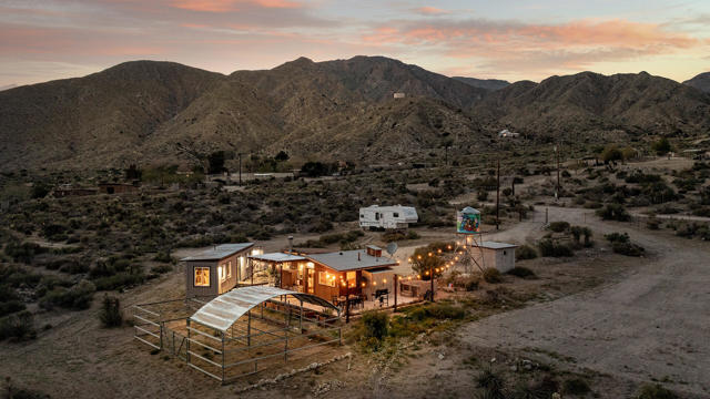 9223 N Star Trail, Morongo Valley CA: https://media.crmls.org/mediaz/f0c63288-b5ce-48dc-9c53-cb0781e8fd79.jpg