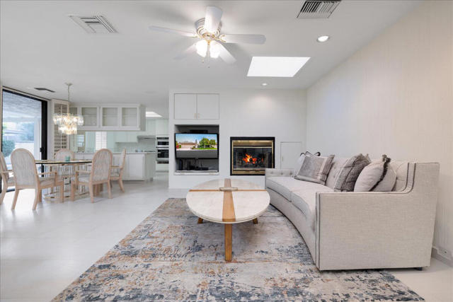 19 Colgate Drive, Rancho Mirage CA: https://media.crmls.org/mediaz/f0c6e760-30c5-4fb2-9133-e2a4f9d5a1ed.jpg