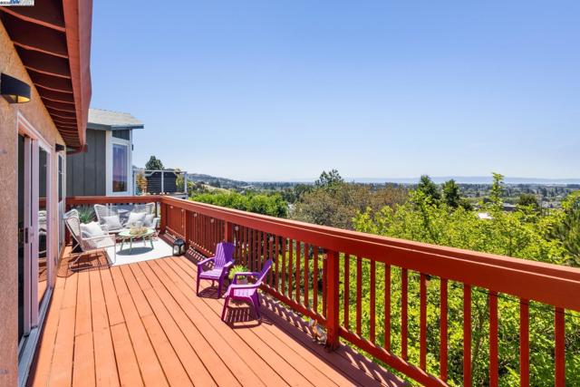 3014 BROADMOOR VIEW, Oakland CA: https://media.crmls.org/mediaz/f0c73e97-38bd-4324-ae31-87d531d14f1c.jpg